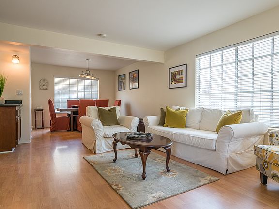 3rd image of 266 N Mar Vista Ave Unit 1