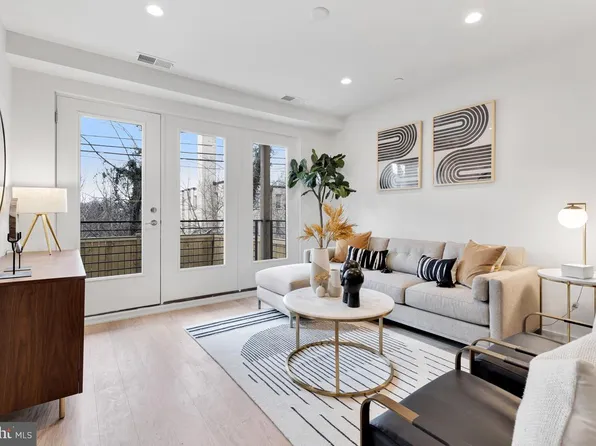 2216 40th Pl NW APT 3, Washington, DC 20007