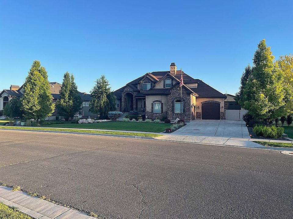 2nd image of 1025 W Mountain Orchard Dr