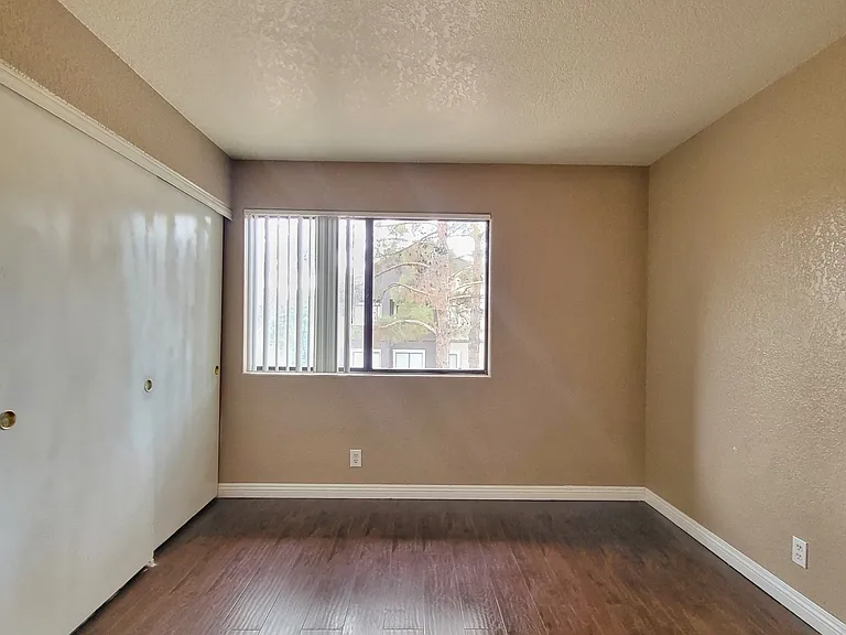 5044 S Rainbow Blvd #206-1 — Photo 2