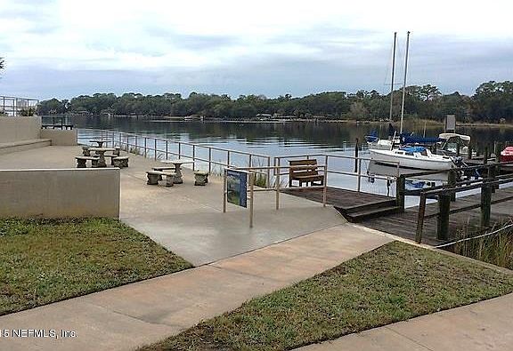 COMMUNITY DOCK