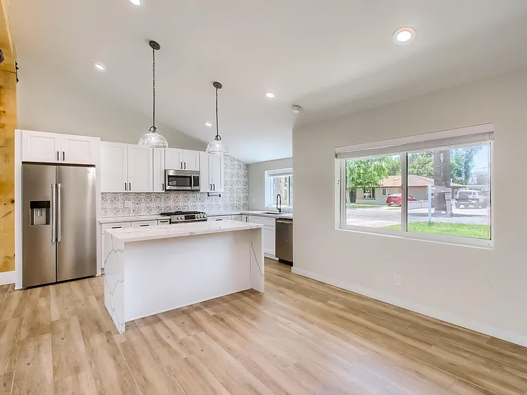 1402 W Berridge Ln — Photo 20