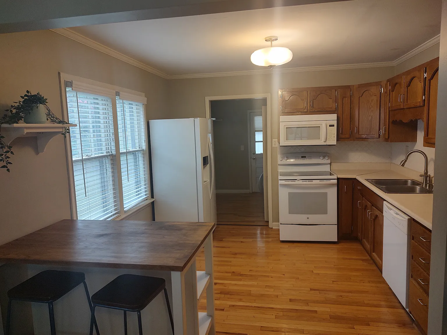 1406 Wellman Ave NE — Photo 3