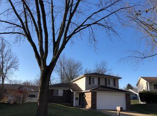 2584 Yellow Star St, Woodridge, IL 60517