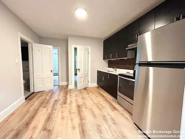 7 Warwick St #1 — Photo 2