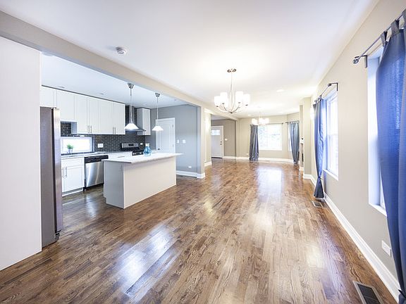 5th image of 2640 N Mont Clare Ave