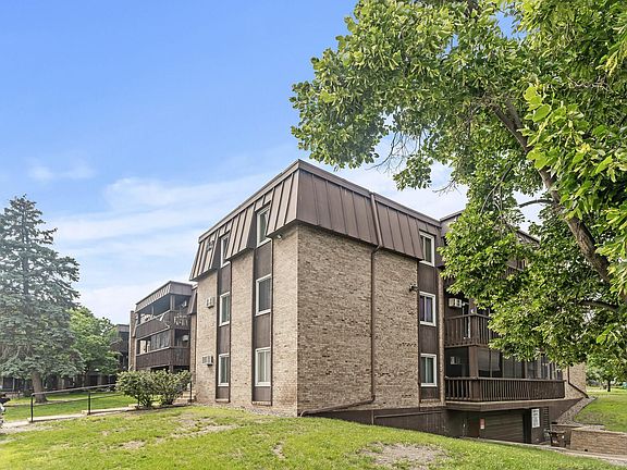 3rd image of 4207 Lakeside Ave N APT 328