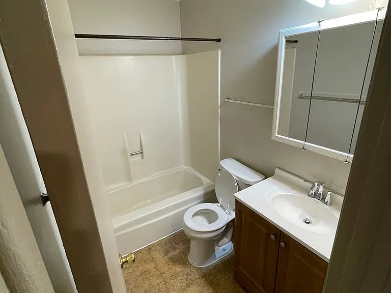 120 Riverside Ct #1-37 — Photo 12