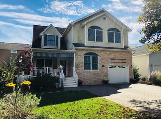 12 S Farragut Ave, Manasquan, NJ 08736