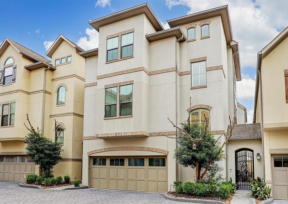 CUSTOM STUCCO SINGLE FAMILY HOME WITH SPECIAL ARCHITECHTURAL FEATURES