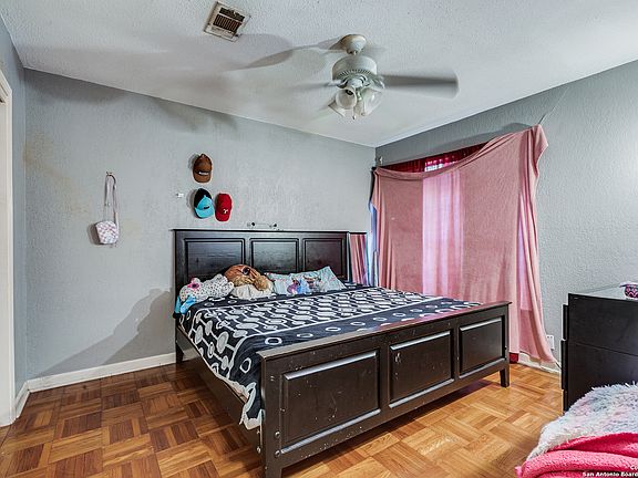 5th image of 1002 Hot Wells Blvd