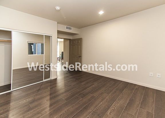 5th image of 5100 Woodman Ave APT 201