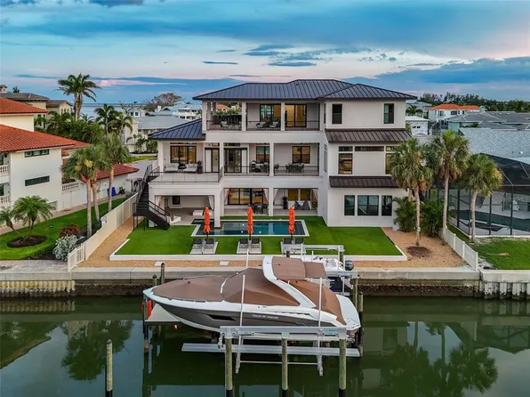 105 9th St E, Tierra Verde, FL 33715