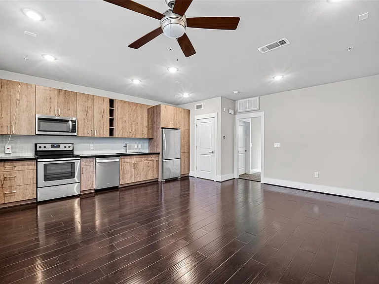 2401 Crawford St #B209 — Photo 21