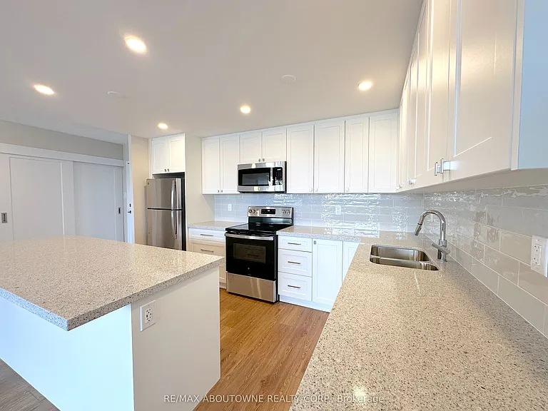 165 La Rose Ave #916 — Photo 5