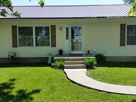 3rd image of 815 Holbrook Dr
