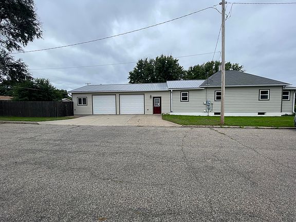 4th image of 1022 6th Ave W