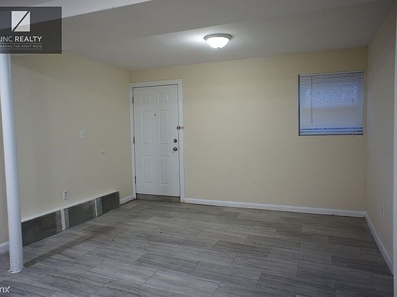 5th image of 1326 Waring Ave