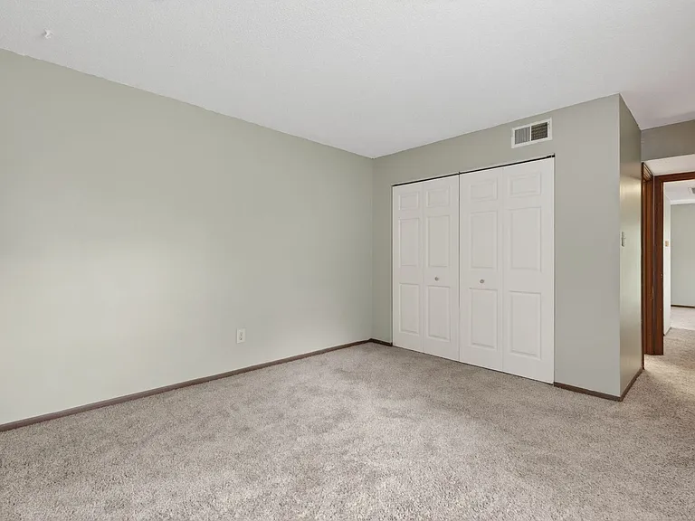 Woodhue Apartments — Photo 27