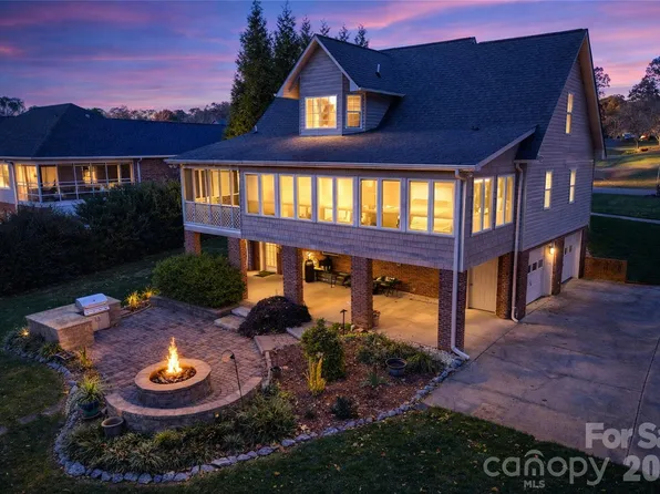 1002 4th St NE, Conover, NC 28613