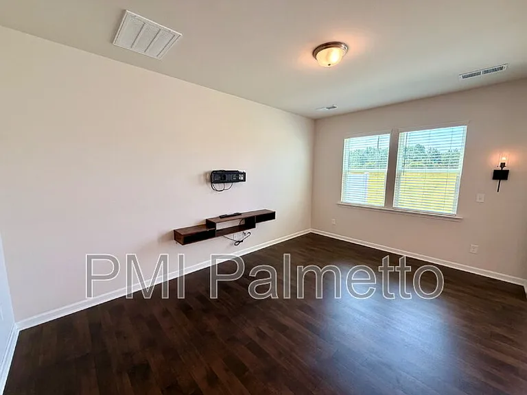 1074 Cornelia St — Photo 4