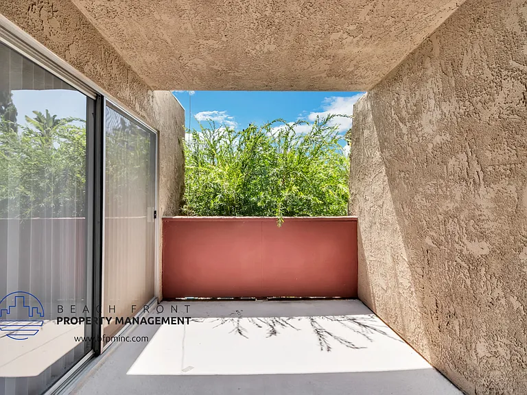 250 E Acacia St — Photo 26