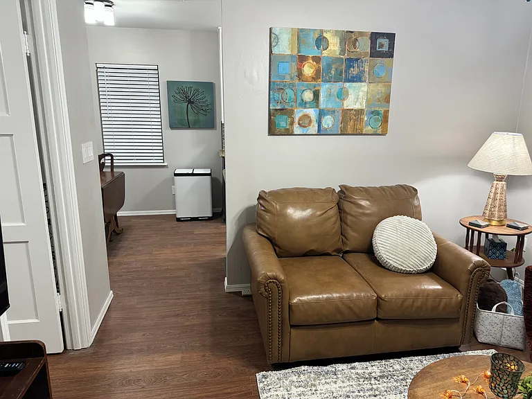 410 N Peters Ave — Photo 7