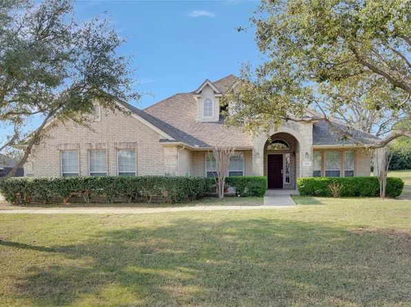 105 Moonlit Path Dr, Shady Shores, TX 76208