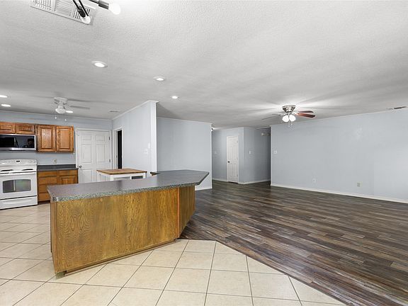 5th image of 1109 Pine Ridge Dr