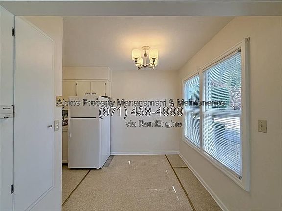 5th image of 1017 NE Birchwood Dr
