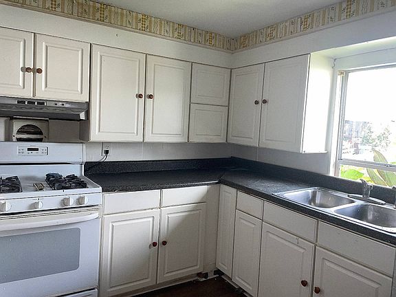4th image of 4155 Mau Mau Ln #421