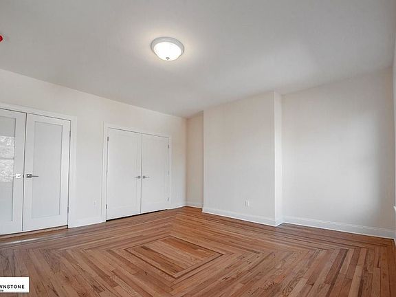 4th image of 220 De Graw St #4