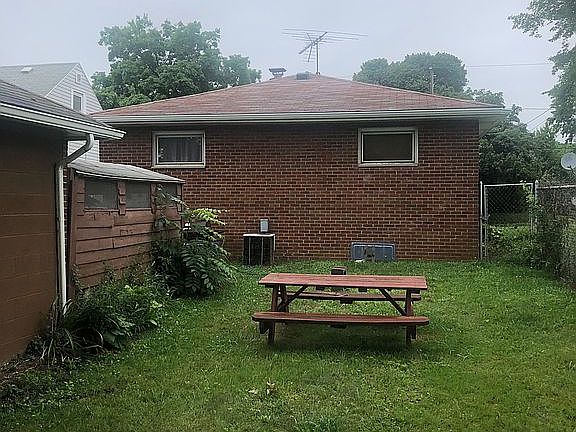 2nd image of 874 Minota Ave