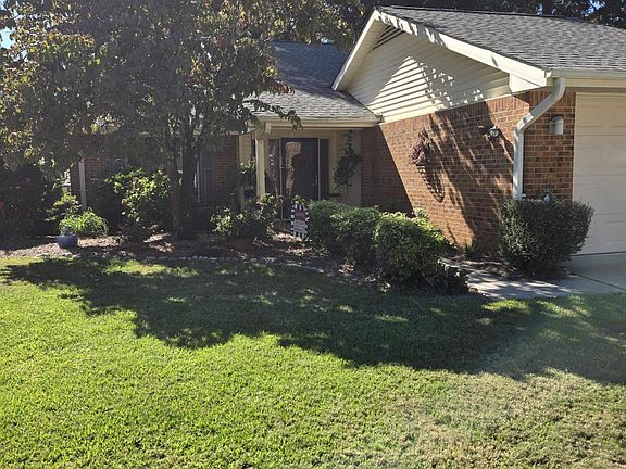3rd image of 615 Clarendon Pl