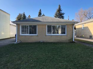 1674 Maple St, Des Plaines, IL 60018