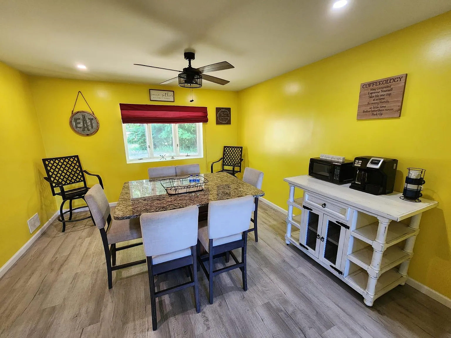 3 bed, 2.0 bath, 2500 sqft, $1,364 — Photo 2