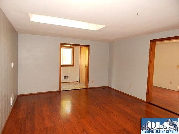 2nd image of 522 N Larch Ave