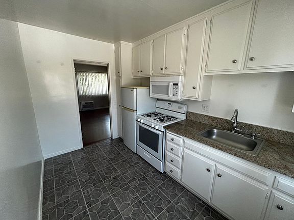 4th image of 11104 Aqua Vista St APT 34