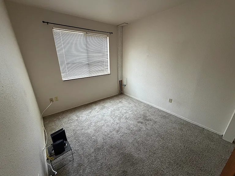 1605 NE Wheatland Dr #B — Photo 9