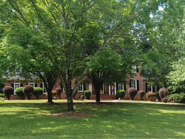 2225 Greenbrook Pkwy, Matthews, NC 28104