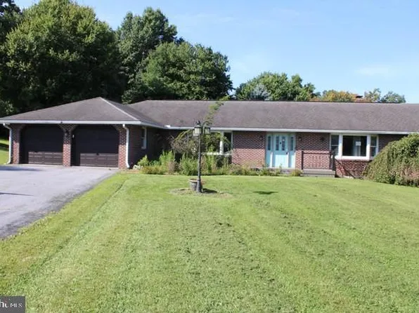 11715 Woodlea Dr, Waynesboro, PA 17268