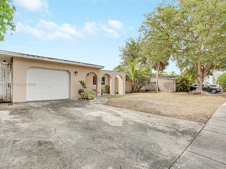 9330 SW 165th St — Photo 17