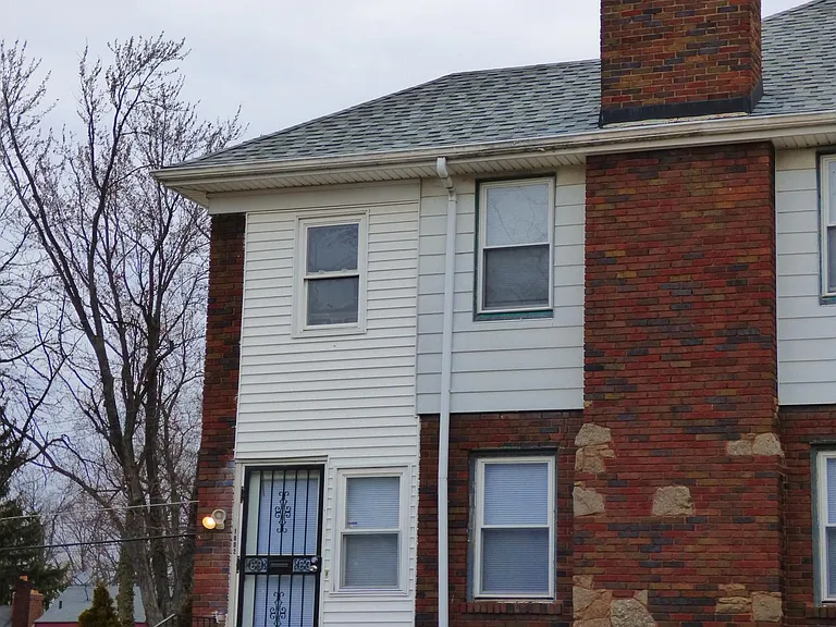 View of Apartment from the street