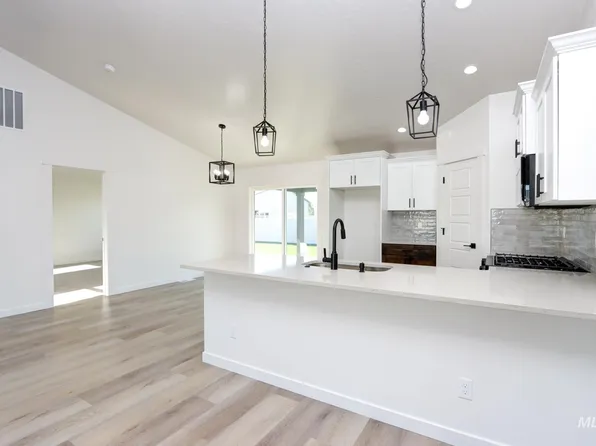 848 N 5th St, Nyssa, OR 97913