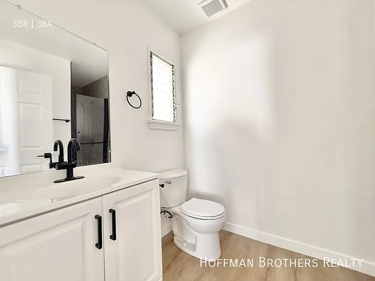334 N Gardner St — Photo 7
