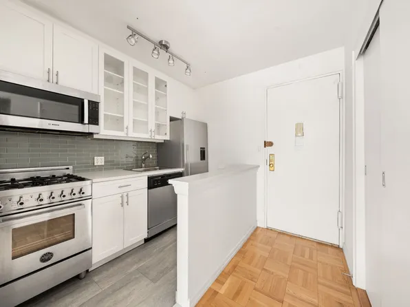 139 East 33rd Street image 7 of 12