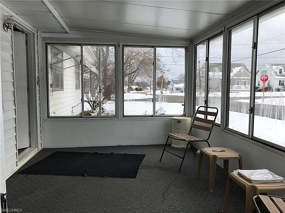 4th image of 104 N Beverly Ave