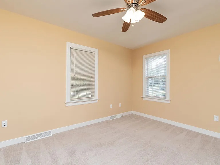 4329 Deertrail Dr N — Photo 20