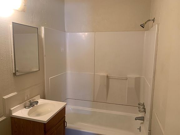 4th image of 2908 NW 28th St APT B8