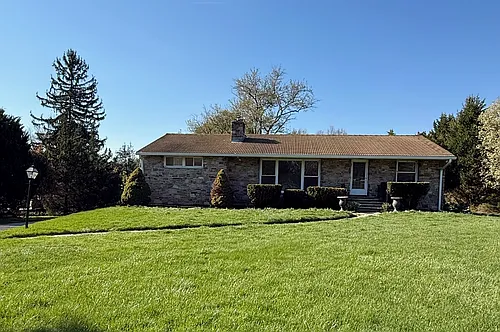 536 Hampton Ln Photo 1